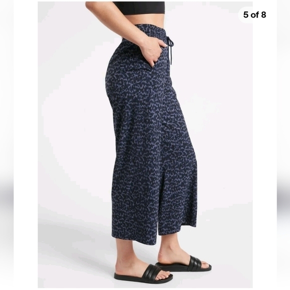 ATHLETA AVENUE PRINTED WIDE LEG CROP PANTS ALLURE NAVY ELASTIC WAIST WOMEN 8 - Picture 3 of 16